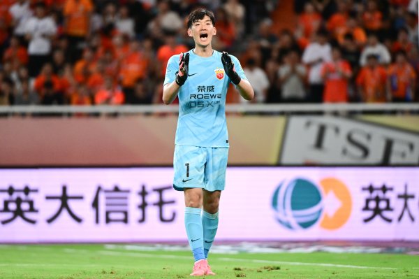 沪媒：颜骏凌神级表现像一面镜子，清晰照出了申花守门员位置的短板