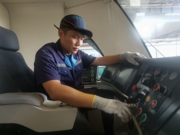 公交维修工踢进汉超赛场！龙凯：汉超让我重拾少年时代的古代足球    梦
