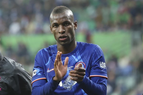 记者:杰克逊交易由1000万镑租借+强制买断改为1300万镑+选择买断 记者:杰克逊交易由1000万镑租借+强制买断改为1300万镑+选择买断