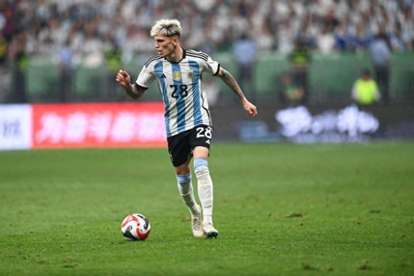 记者: 斯卡洛尼告知加纳乔在角逐  中追赶  , 但仍有去世界杯赛  的机会 记者: 斯卡洛尼告知加纳乔在角逐  中追赶  , 但仍有去世界杯赛  的机会